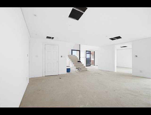 8 BEDROOM HOUSE FOR SALE IN IZINGA